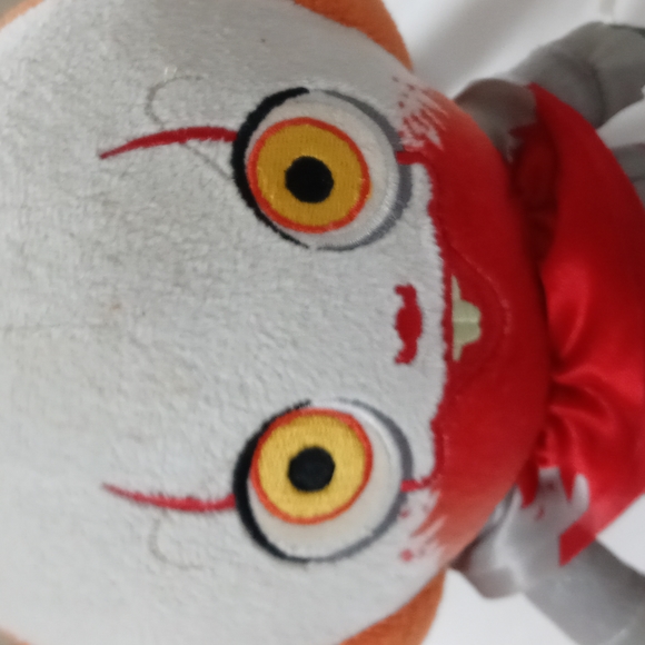 AVAILABLE -Warner Brothers Plush "It" Pennywise the Clown(Bloody face)RARE 9" - Picture 2 of 6